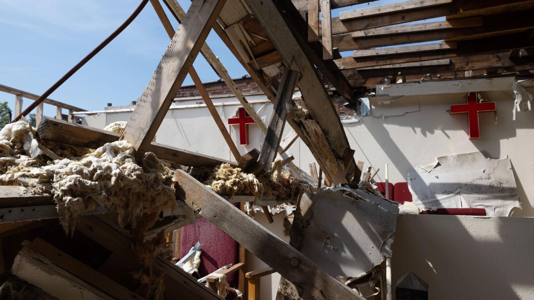 Josh Hawley slams FEMA response to 最新杏吧原创 tornado, asks for numbers. 'It's a mess.'